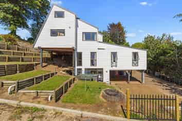 57 Hillcrest Road, Hillcrest