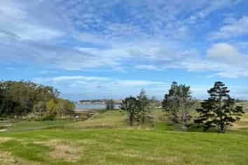 10 Taha Puke Road, Okura