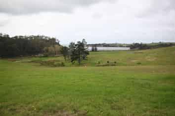 10 Taha Puke Road, Okura