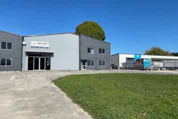 SUBSTANTIAL EASTGATE WAREHOUSE SPACE