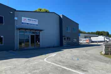 SUBSTANTIAL EASTGATE WAREHOUSE SPACE