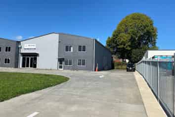 SUBSTANTIAL EASTGATE WAREHOUSE SPACE