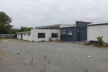 Profile Yard & Buildings on Ferry