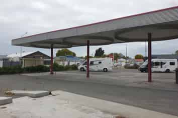 Profile Yard & Buildings on Ferry