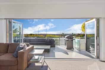 2 Glenmore Road, Sunnyhills