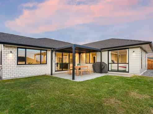 145 John Burke Drive, Aotea