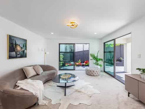 158b East Coast Road, Castor Bay