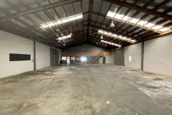 Industrial warehouse, workshop and showroom