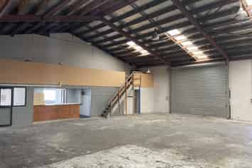 Industrial warehouse, workshop and showroom