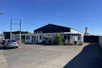 Industrial warehouse, workshop and showroom