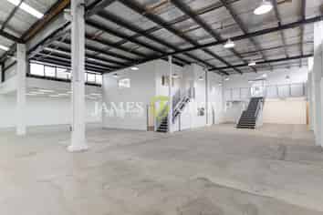 Rare Parnell Warehouse/Showroom