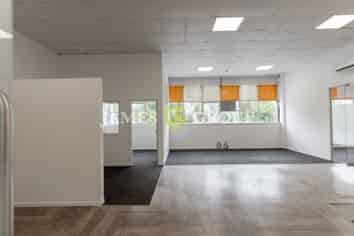 Rare Parnell Warehouse/Showroom