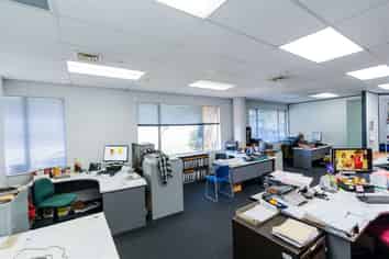 Road Front, Open Plan Office - 120m²