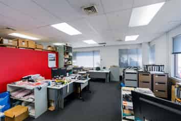 Road Front, Open Plan Office - 120m²