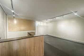 OFFICE IN SOUGHT AFTER SUBURB