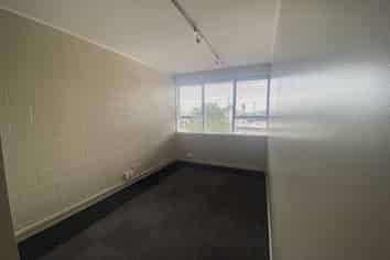 OFFICE IN SOUGHT AFTER SUBURB