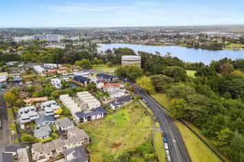 7-9 Ruakiwi Road, Hamilton Lake