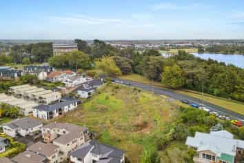 7-9 Ruakiwi Road, Hamilton Lake