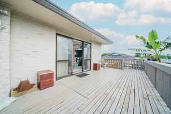 2/18 Frobisher Way, Clendon Park