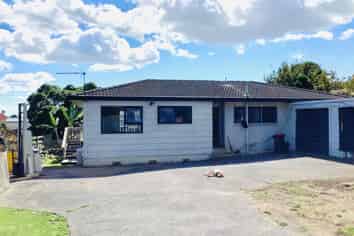 2/18 Frobisher Way, Clendon Park