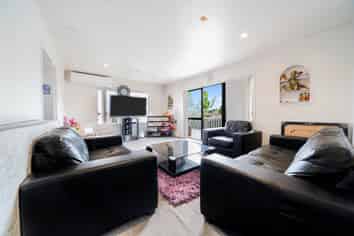 2/18 Frobisher Way, Clendon Park