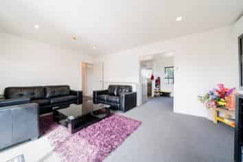 2/18 Frobisher Way, Clendon Park