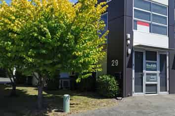 Quality Sunny Office - Close to the City