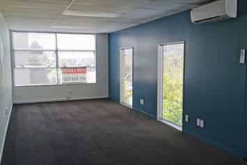 Quality Sunny Office - Close to the City