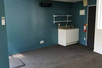 Quality Sunny Office - Close to the City