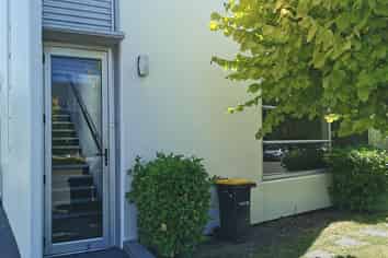 Quality Sunny Office - Close to the City