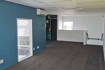 Quality Sunny Office - Close to the City