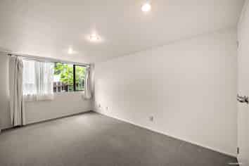 2/112 St Andrews Road, Epsom