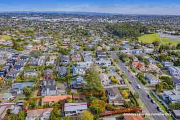 17& 17A Aberdeen Road, Castor Bay