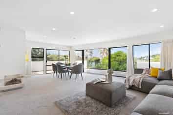 17& 17A Aberdeen Road, Castor Bay