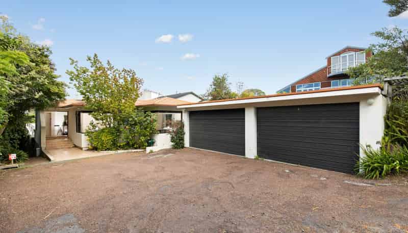 17& 17A Aberdeen Road, Castor Bay