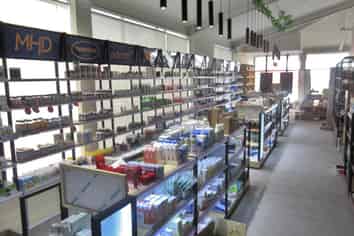 ROYAL OAK RETAIL WITH GREAT EXPOSURE