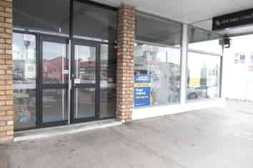 ROYAL OAK RETAIL WITH GREAT EXPOSURE