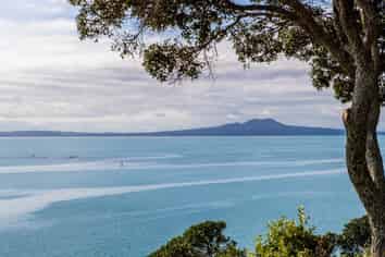 6 Sharon Road, Waiake