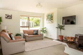 121 Caledonian Road, Westport