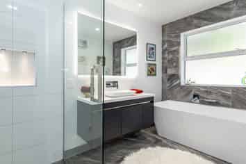 1A Grosvenor Grange, Gleniti