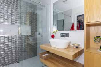 1A Grosvenor Grange, Gleniti