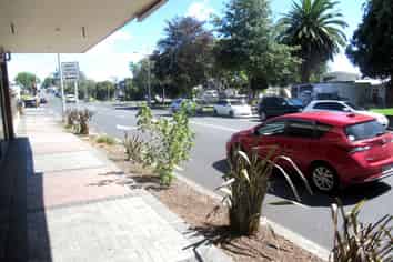 213M² PAPAKURA OFFICE/RETAIL - TAKE ALL OR PART