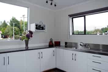 12 Dryden Street, Milton