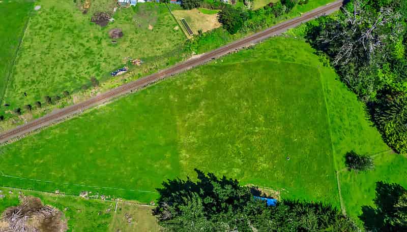 0n High Road, Hawera