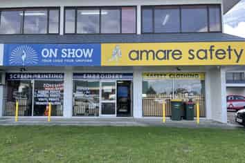 High Profile trade retail unit for lease