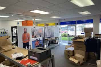 High Profile trade retail unit for lease