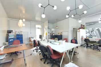 Versatile Retail/Office in Apollo Drive