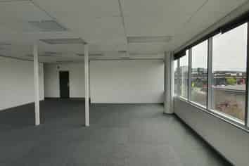 Albany Office for Sale - $915K + GST (if any) will buy