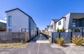 1/44 Brockworth Place, Riccarton