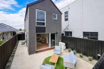 B/243 South Road, Caversham